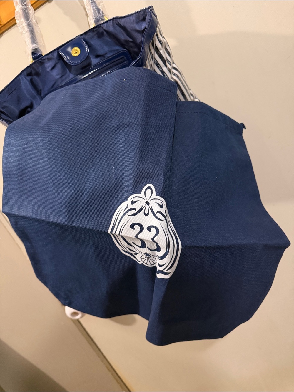 NWT Disney Parks Club 33 Navy&White Satchel Bag/Purse - Picture 4 of 8